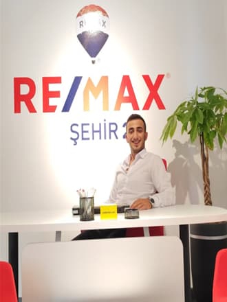 Ferhat Sümer, RE/MAX Şehir 2 Yalova ofisinde